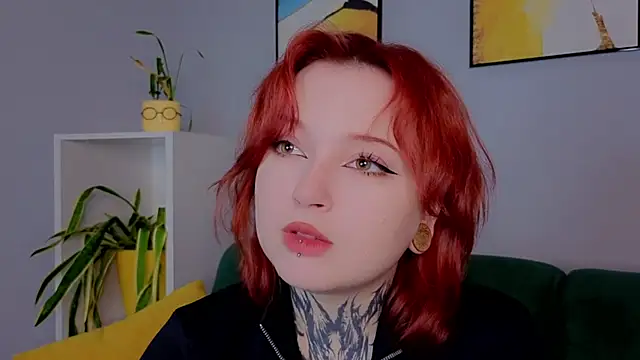 Snapshot of MarnaHarbor chatting on 11.19.25 MarnaHarbor online show from 11.19.25