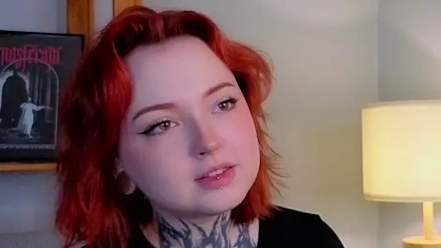 Snapshot of MarnaHarbor chatting on 11.22.25 MarnaHarbor online show from 11.22.25