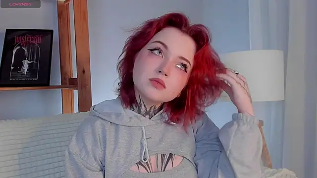 Snapshot of MarnaHarbor chatting on 11.27.25 MarnaHarbor online show from 11.27.25