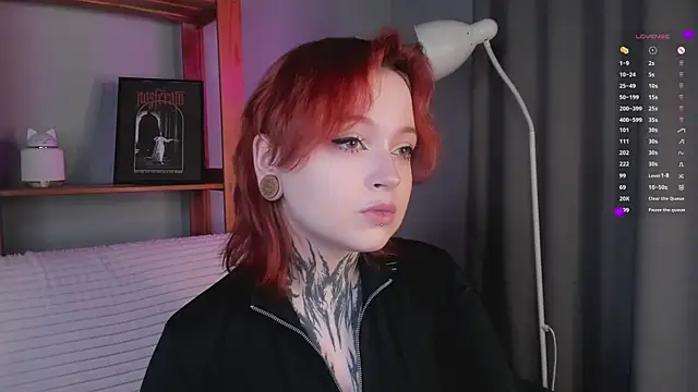 Snapshot of MarnaHarbor chatting on 12.14.25 MarnaHarbor online show from 12.14.25