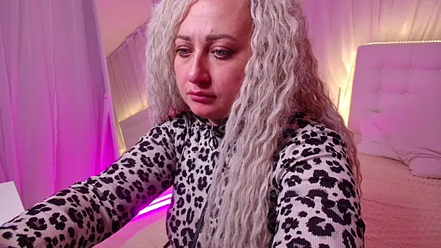 Snapshot of Lilit_1Love chatting on 11.21.25 Lilit 1Love online show from 11.21.25