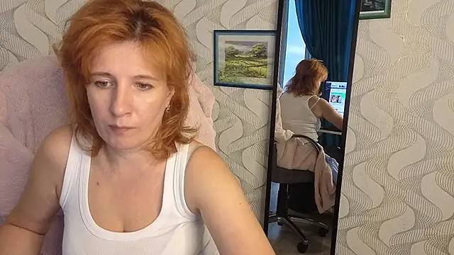 Snapshot of Elannaria chatting on 09.10.25 Elannaria online show from 09.10.25