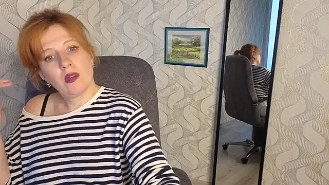 Snapshot of Elannaria chatting on 09.12.25 Elannaria online show from 09.12.25