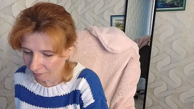 Snapshot of Elannaria chatting on 09.18.25 Elannaria online show from 09.18.25