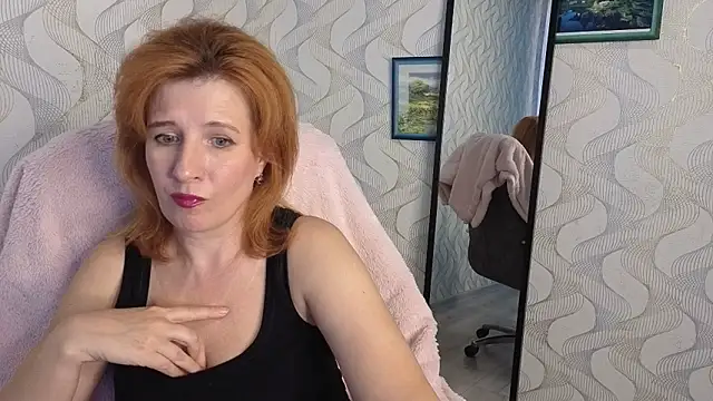 Snapshot of Elannaria chatting on 09.19.25 Elannaria online show from 09.19.25