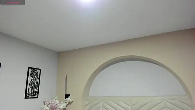 Mila Hank  online show from 04.14.26