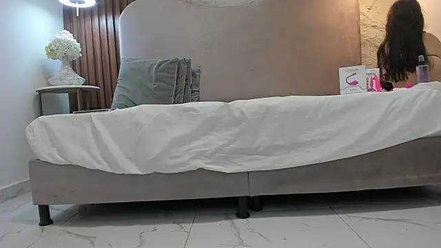 PamelaBonnet mml online show from 12.05.25