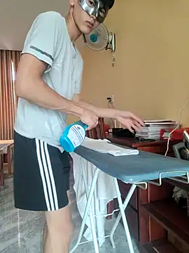 thienlong05 online show from 10.12.25