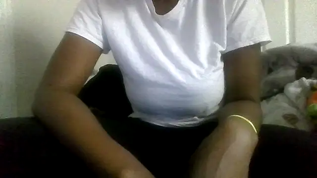 Snapshot of prettymaa chatting on 09.17.25 prettymaa online show from 09.17.25