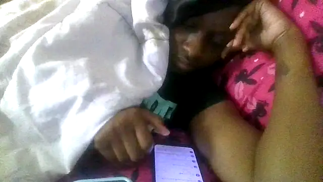 Snapshot of prettymaa chatting on 10.04.25 prettymaa online show from 10.04.25