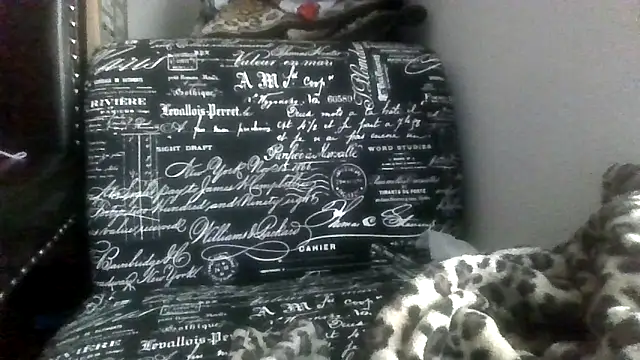 Snapshot of prettymaa chatting on 10.15.25 prettymaa online show from 10.15.25