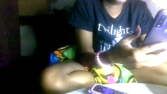 Snapshot of prettymaa chatting on 11.21.25 prettymaa online show from 11.21.25