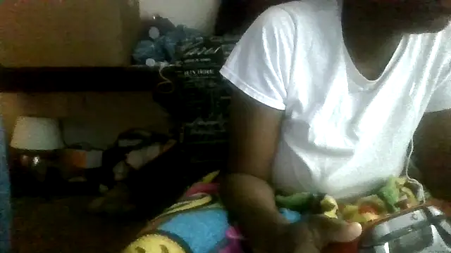 Snapshot of prettymaa chatting on 12.13.25 prettymaa online show from 12.13.25