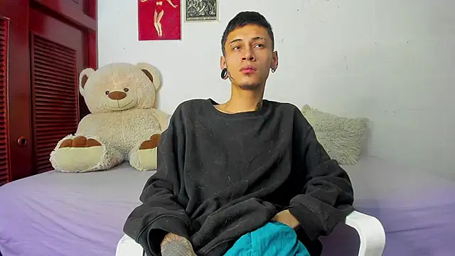 cold snow013 online show from 10.23.25