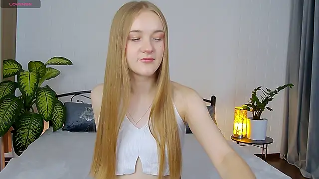 Snapshot of KumiKruz chatting on 09.12.25 KumiKruz online show from 09.12.25