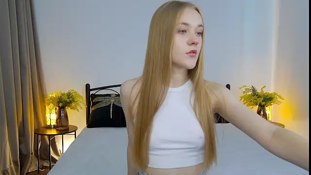 Snapshot of KumiKruz chatting on 09.13.25 KumiKruz online show from 09.13.25