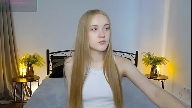 Snapshot of KumiKruz chatting on 09.15.25 KumiKruz online show from 09.15.25