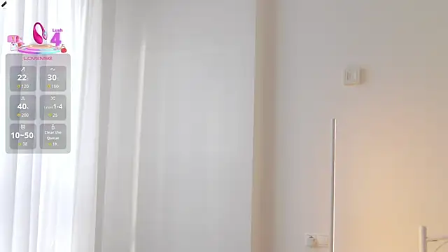 Snapshot of KumiKruz chatting on 09.30.25 KumiKruz online show from 09.30.25