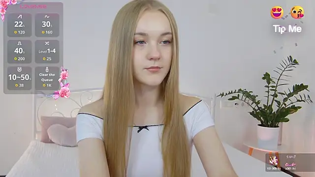 Snapshot of KumiKruz chatting on 10.02.25 KumiKruz online show from 10.02.25