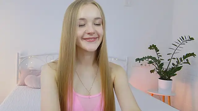 Snapshot of KumiKruz chatting on 10.05.25 KumiKruz online show from 10.05.25