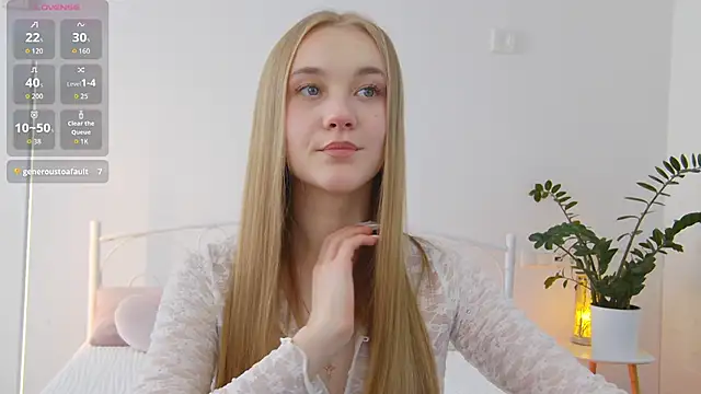 Snapshot of KumiKruz chatting on 10.14.25 KumiKruz online show from 10.14.25