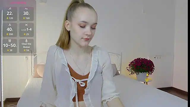 Snapshot of KumiKruz chatting on 11.07.25 KumiKruz online show from 11.07.25