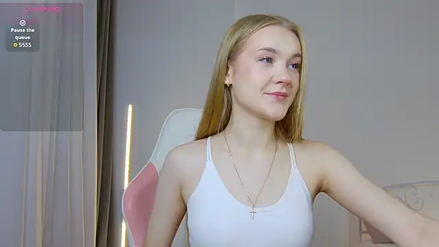 Snapshot of KumiKruz chatting on 11.14.25 KumiKruz online show from 11.14.25