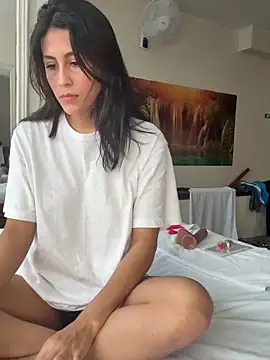 Snapshot of Thais_kim chatting on 02.15.26 Thais kim online show from 02.15.26