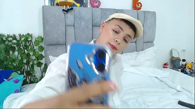 Snapshot of christopher_Hot chatting on 10.03.25 christopher Hot online show from 10.03.25