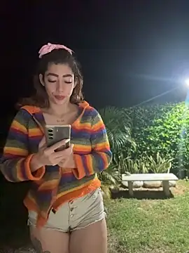 Snapshot of roxyrougee chatting on 04.19.26 roxyrougee online show from 04.19.26