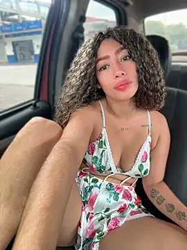 Snapshot of roxyrougee chatting on 06.23.26 roxyrougee online show from 06.23.26