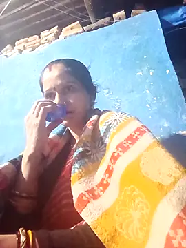 Snapshot of Jooli_xx chatting on 10.13.25 Jooli xx online show from 10.13.25