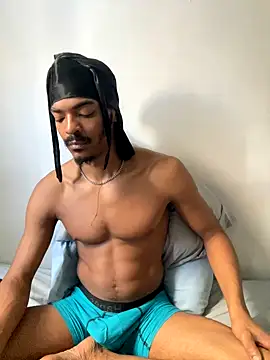 Snapshot of TRILLAHUNG chatting on 09.19.25 TRILLAHUNG online show from 09.19.25