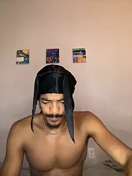 Snapshot of TRILLAHUNG chatting on 09.26.25 TRILLAHUNG online show from 09.26.25