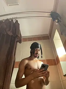 Snapshot of TRILLAHUNG chatting on 10.01.25 TRILLAHUNG online show from 10.01.25