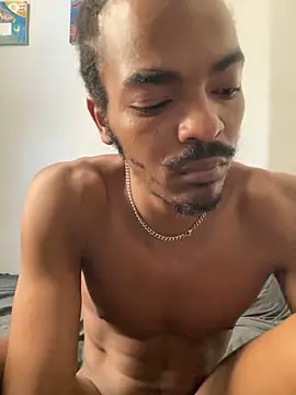 Snapshot of TRILLAHUNG chatting on 10.06.25 TRILLAHUNG online show from 10.06.25