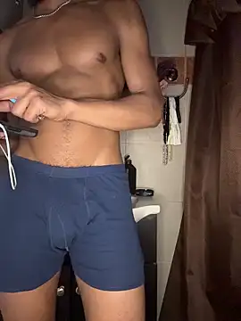 Snapshot of TRILLAHUNG chatting on 10.30.25 TRILLAHUNG online show from 10.30.25