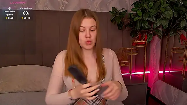 Snapshot of MelanieHenders chatting on 12.03.25 MelanieHenders online show from 12.03.25