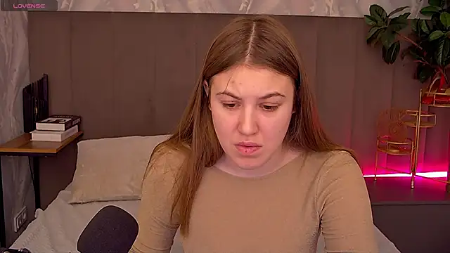 Snapshot of MelanieHenders chatting on 12.04.25 MelanieHenders online show from 12.04.25