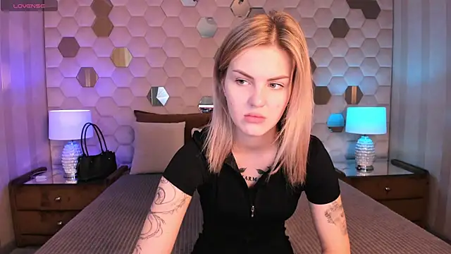 NaomiSol online show from 09.13.25