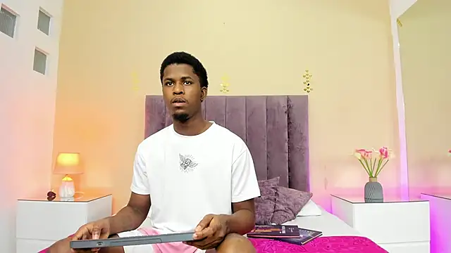 Snapshot of Kiaraa_y_Her_Crazy chatting on 05.23.26 Kiaraa y Her Crazy online show from 05.23.26