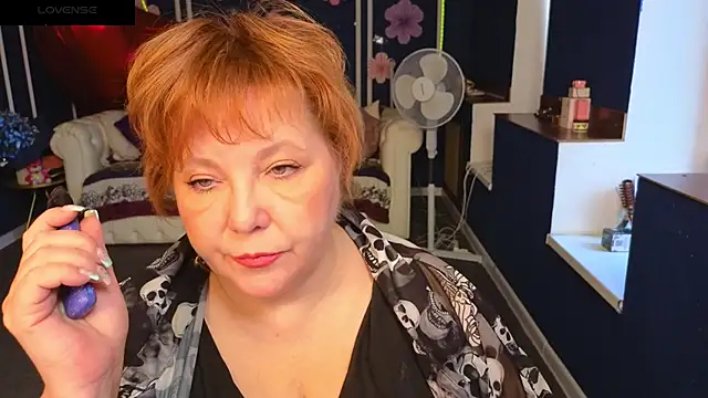 Snapshot of Kira_Kenett chatting on 05.28.26 Kira Kenett online show from 05.28.26