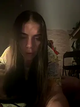 Snapshot of valentinalamont chatting on 12.22.25 valentinalamont online show from 12.22.25