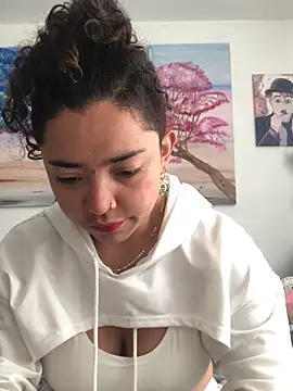 Snapshot of Paris_11 chatting on 11.18.25 Paris 11 online show from 11.18.25