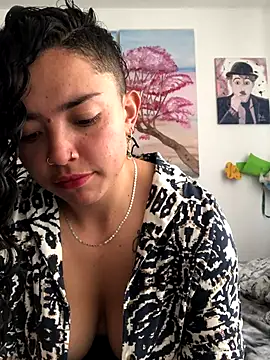 Snapshot of Paris_11 chatting on 11.25.25 Paris 11 online show from 11.25.25