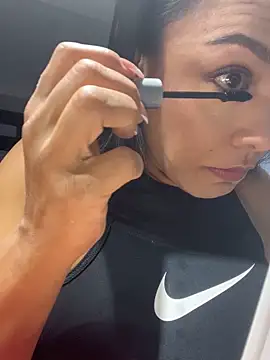 TiffanyyLam online show from 09.12.25