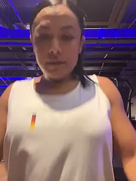 TiffanyyLam online show from 11.05.25