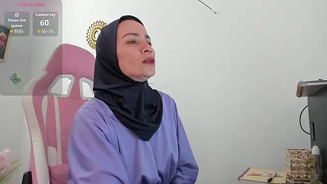 Snapshot of dalila_kemur chatting on 11.06.25 dalila kemur online show from 11.06.25