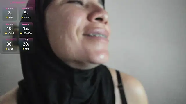 Snapshot of dalila_kemur chatting on 11.10.25 dalila kemur online show from 11.10.25