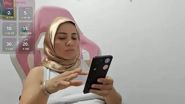 Snapshot of dalila_kemur chatting on 11.26.25 dalila kemur online show from 11.26.25